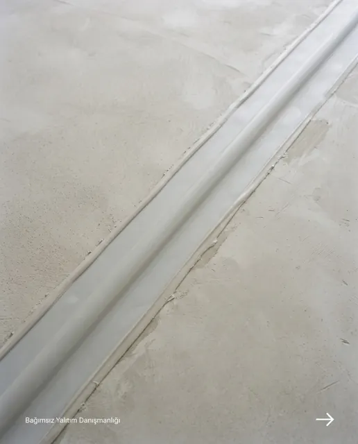 Expansion joint in a slab sealed with a joint tape